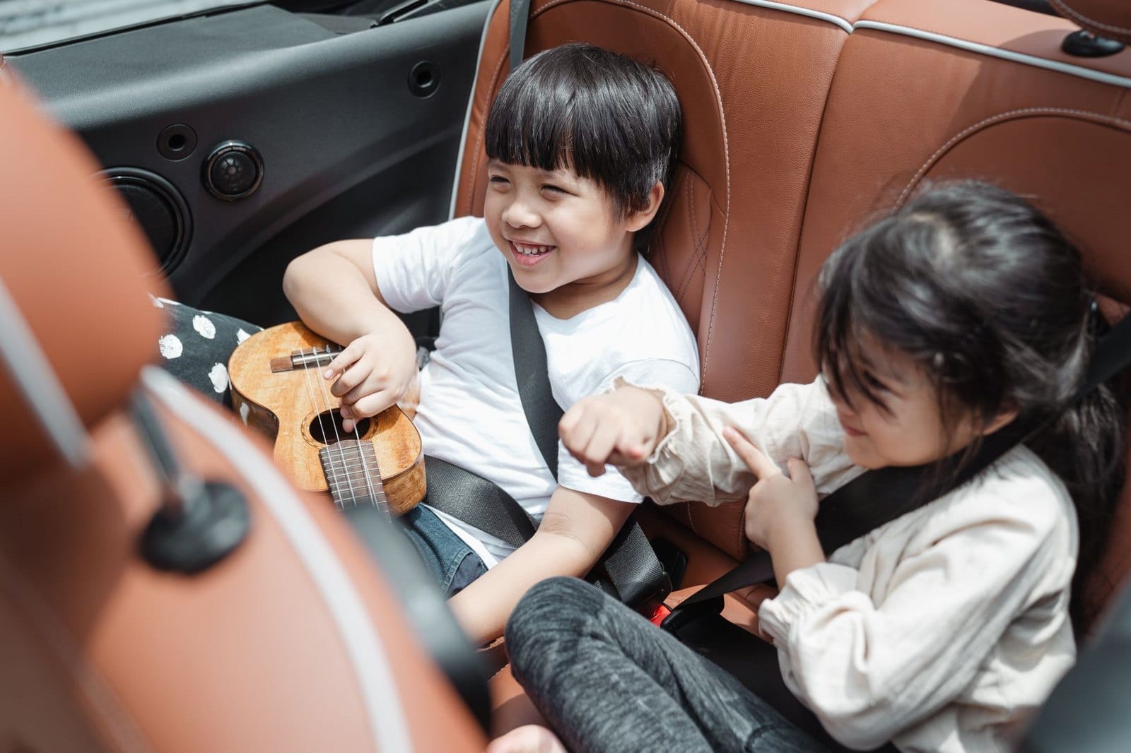 Le grand départ en voiture avec les enfants : survivre aux longues routes de l'été