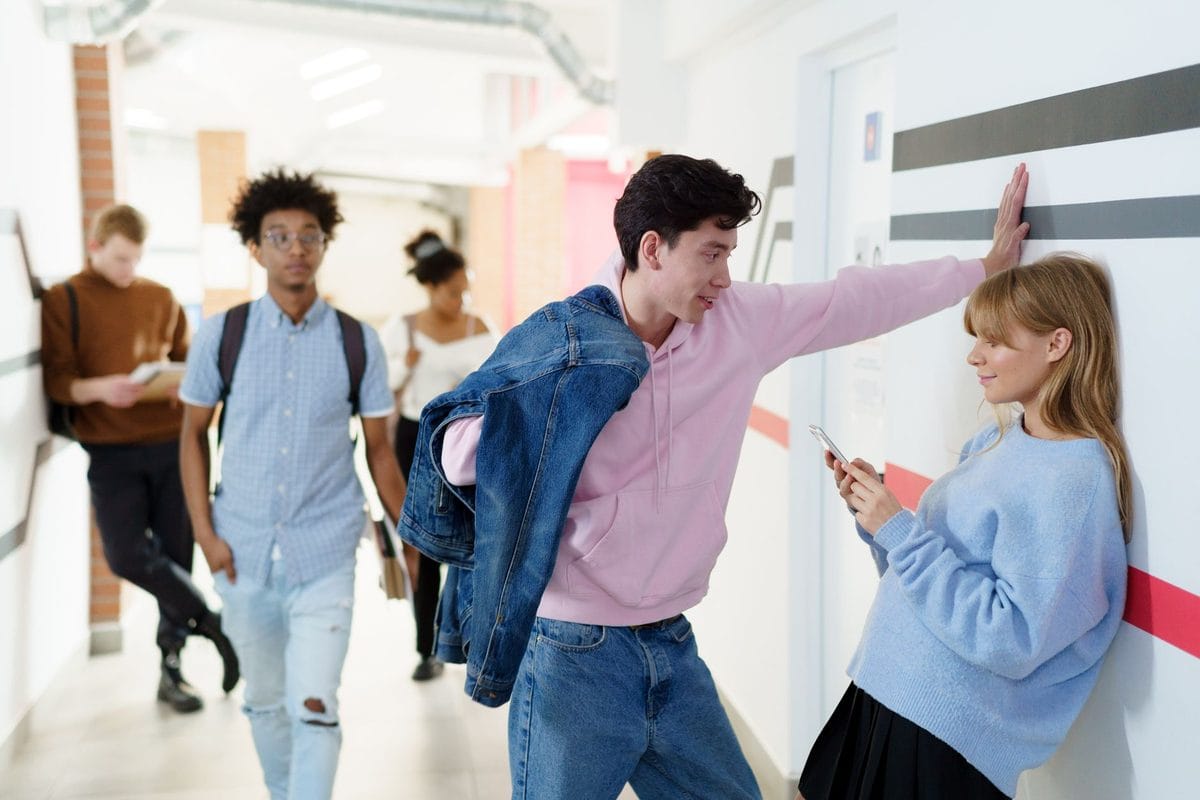 Téléphone portable interdit au lycée à la rentrée 2026 : ce qui change vraiment pour les familles