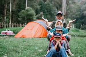 Camping en famille avec de jeunes enfants : le matériel qui change tout