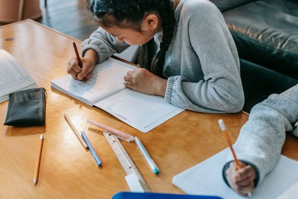 Les devoirs sans cris : ce qui a vraiment changé chez nous