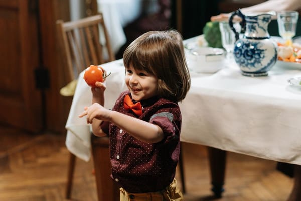 Cuisiner le printemps avec les enfants : fraises et légumes nouveaux