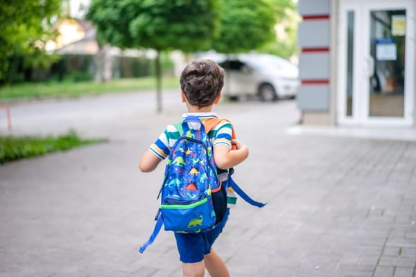 Assurance scolaire à la rentrée 2026 : obligatoire ou pas, ce qu'il faut vérifier avant de signer